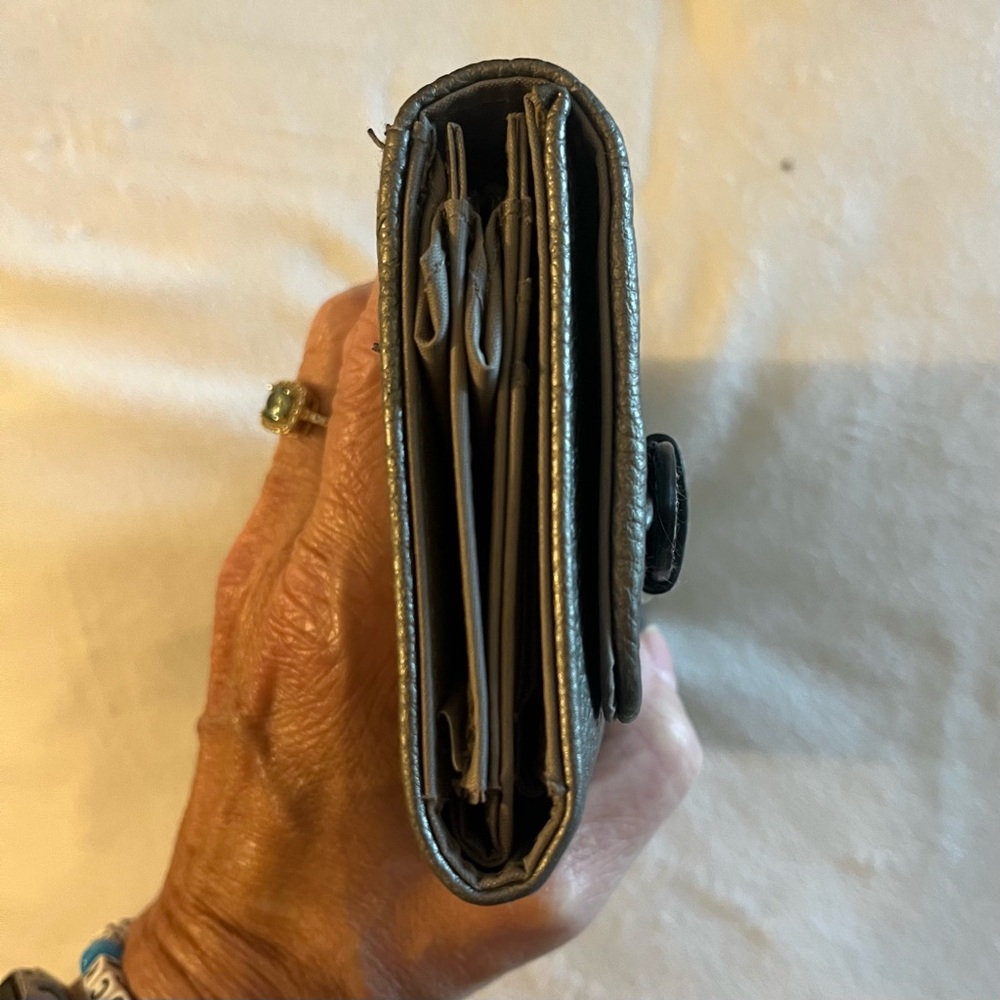 Elegant Grey Leather Wallet - Picture 10 of 10